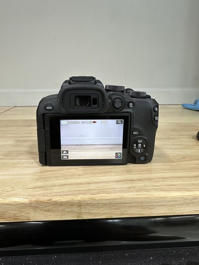 Canon EOS R10 24.2MP Mirrorless Camera - Black (RF-S 18-45mm f/4.5-6.3 IS STM)