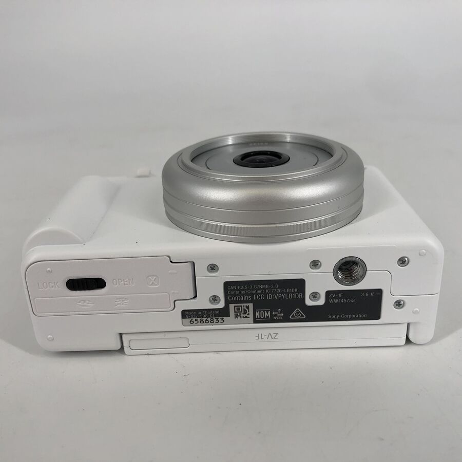 Sony Digital Camera ZV-1F 20.1MP - Excellent Condition w/ Battery + Case