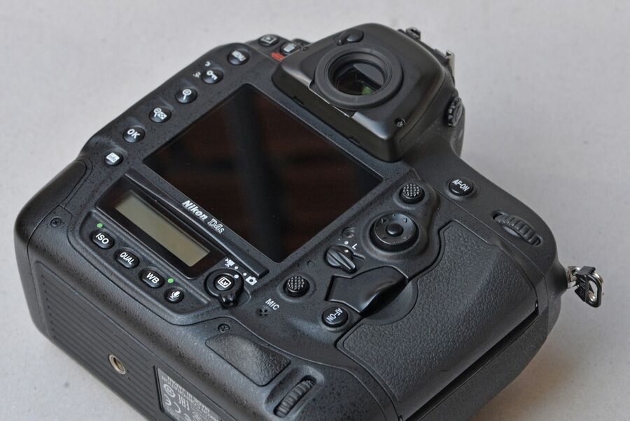 Nikon D4S 16.2MP Digital SLR Camera Body