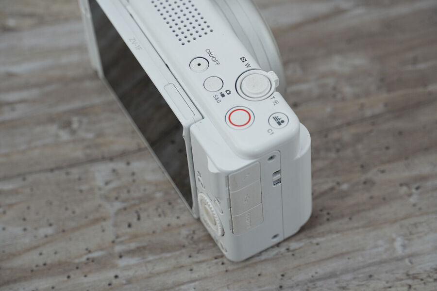 Sony ZV 1F Vlog Camera for Content Creators and Vloggers White UNTESTED NO BATT
