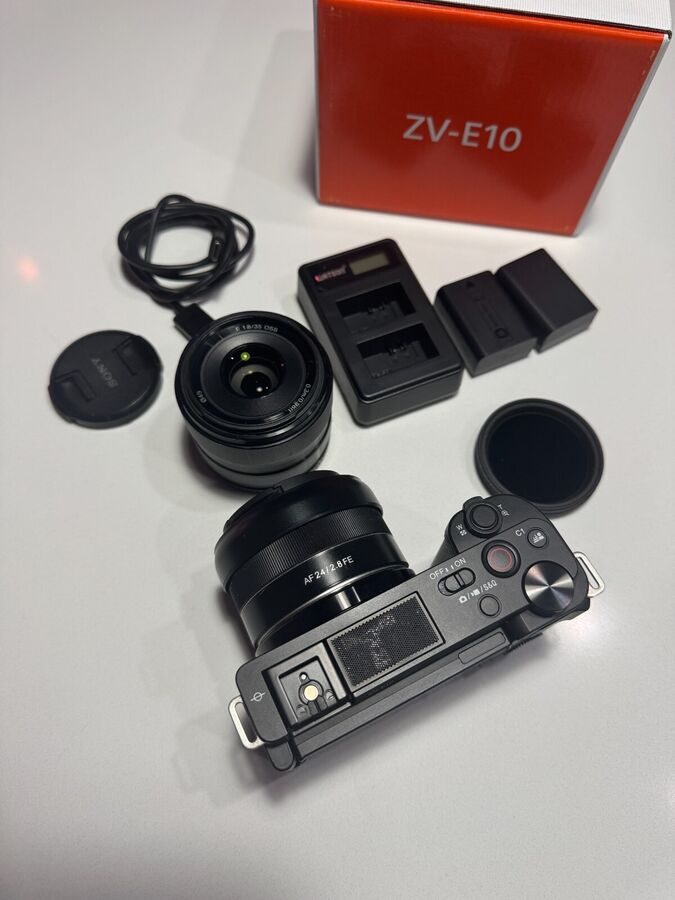 Sony ZV-e10 + Sony 35mm 1.8 + Samyang 24mm 2.8 + accessories