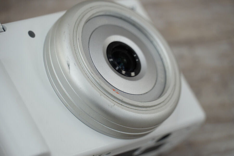 Sony ZV 1F Vlog Camera for Content Creators and Vloggers White UNTESTED NO BATT