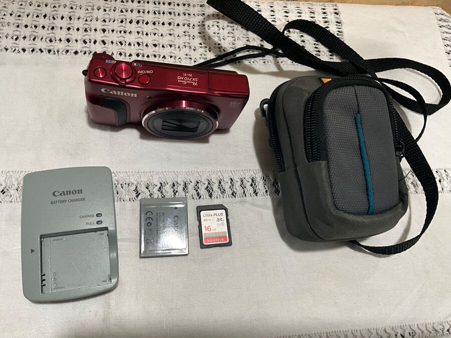Near Mint Canon PowerShot SX710HS Wi-Fi Camera 20.3MP 30X Optical Zoom Red