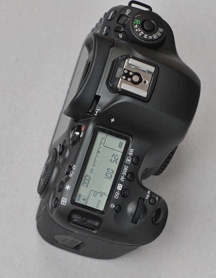 Canon EOS 5DsR 50.6MP Digital SLR Camera Body