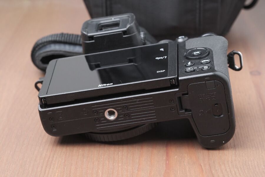 Nikon Z50 20.9MP Mirrorless Digital 4K Camera w/128GB SD And Bag ~105 Clicks!